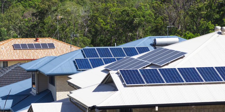 https://www.deakin.edu.au/__data/assets/image/0011/2882540/45769_950x475_solar-panel-roof.jpg