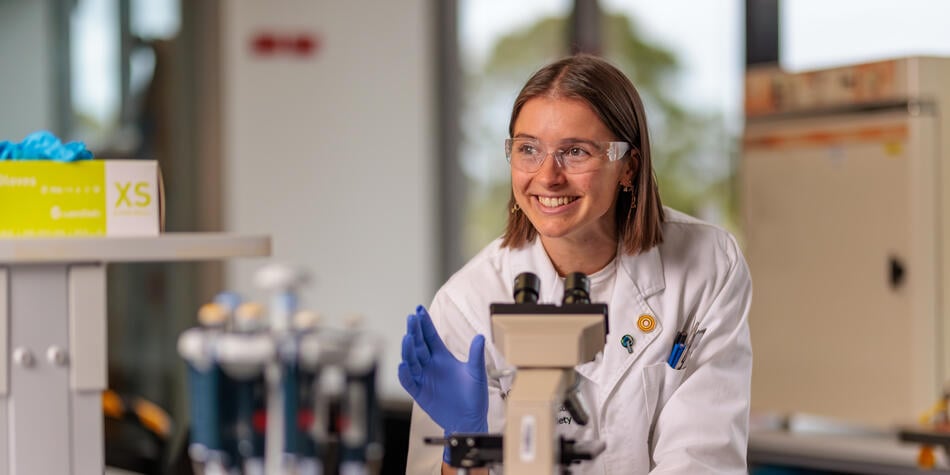https://www.deakin.edu.au/__data/assets/image/0011/2911268/46523_Deakin-18-Feb-waurn-ponds-ASCM3486.jpg