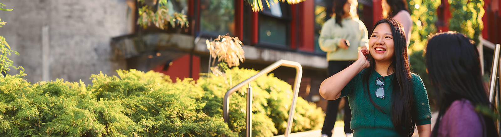 https://www.deakin.edu.au/__data/assets/image/0011/2913707/43387_1600x440_deakin_student.jpg