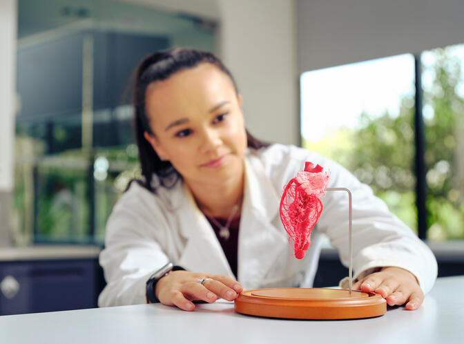 https://www.deakin.edu.au/__data/assets/image/0011/614666/37645_bachelor-of-health-and-medical-science-honours-hero.jpg