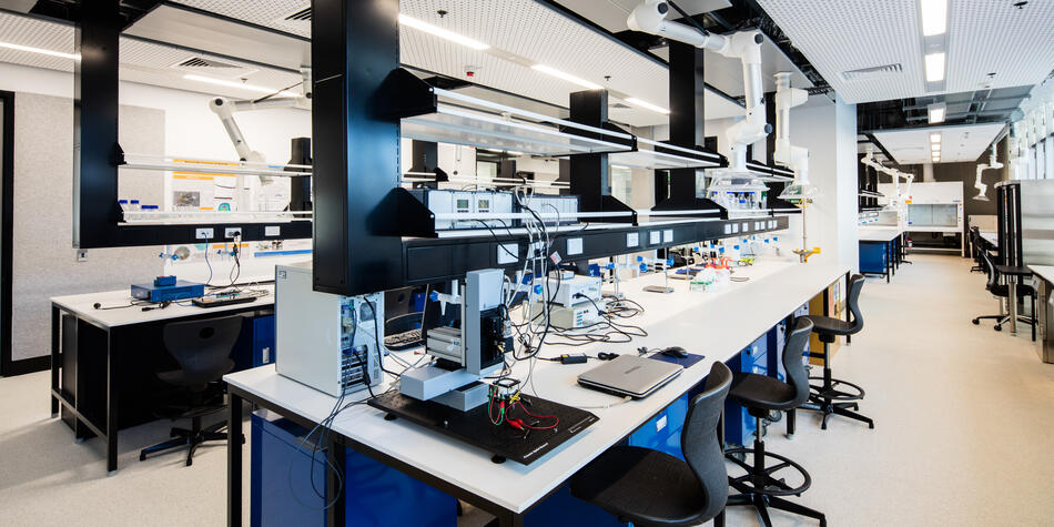 https://www.deakin.edu.au/__data/assets/image/0012/2775747/26335_CADET_Architect_Images-768.jpg