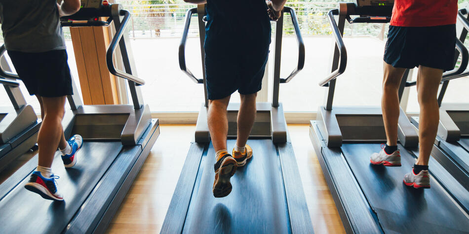 https://www.deakin.edu.au/__data/assets/image/0012/2782965/9888_runners-on-treadmill_banner_950x475.jpg