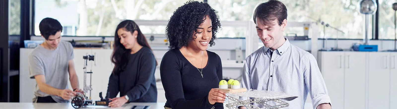 Deakin bachelor of engineering honours students work together in lab on campus.