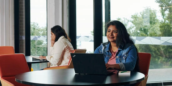 28996_550x275_Deakin_Library_Geelong Student working in the Waurn Ponds campus library
