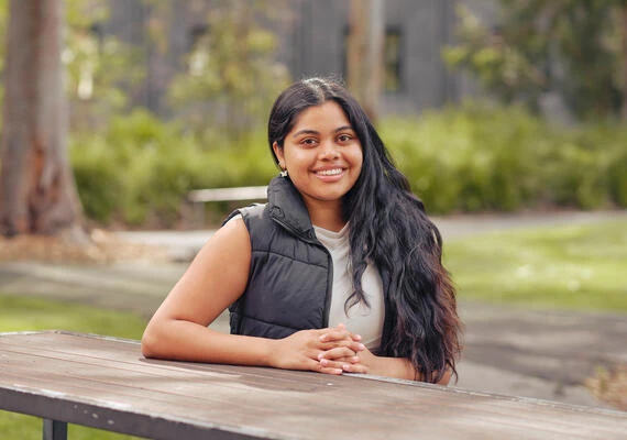 Profile image of Deakin student Swathika Karthikeyan who is studying a Bachelor of Arts/Laws online.
