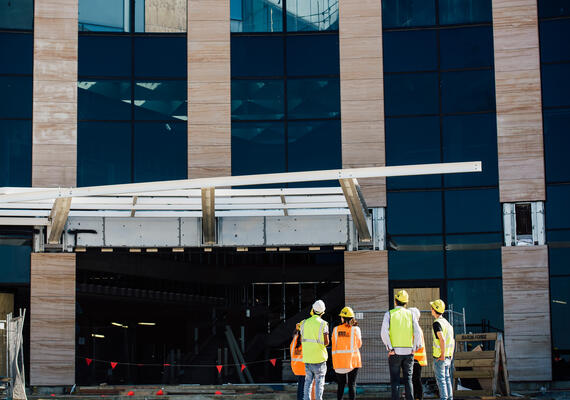 Construction Management students gathered at hospital worksite.