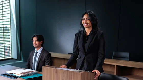 Deakin bachelor of criminology / laws students working together on campus.