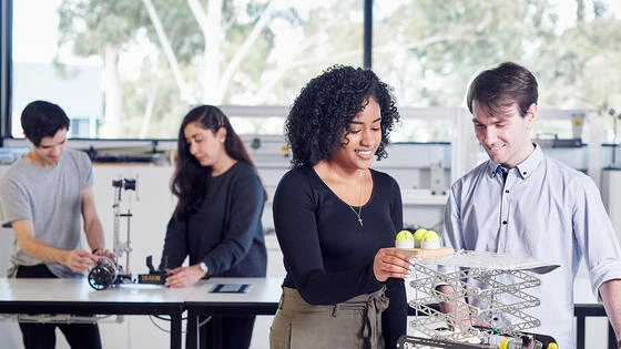 Deakin bachelor of engineering honours students work together in lab on campus.