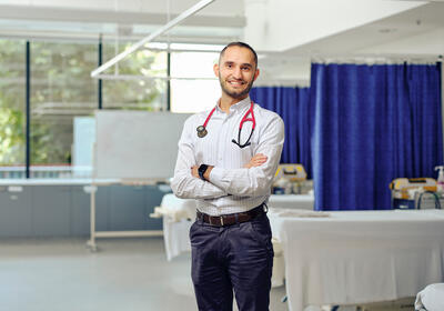 Deakin medical student Mo Al-Ameri smiling at the camera