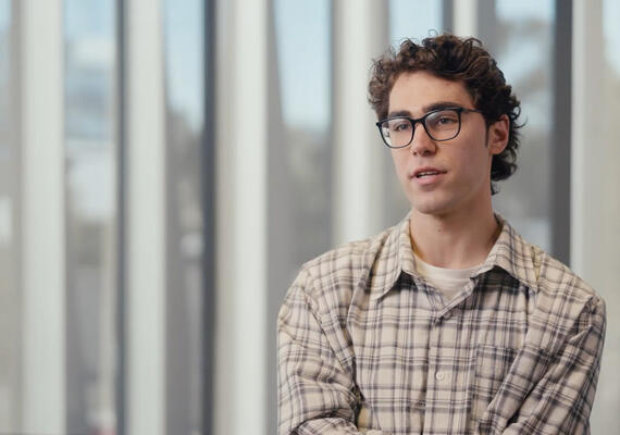 Profile pic of PhD student Oscar Bloomfield.