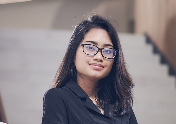 Deakin Bachelor of Business Analytics student Angelina. 