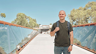 44988_320x180_deakin_student_bridge A student on the pedestrian bridge on Deakin's Burwood campus