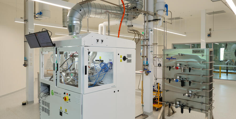 Specialised equipment in the Deakin Hydrogen Hub, the Greenlight Innovation G400 fuel cell test station.