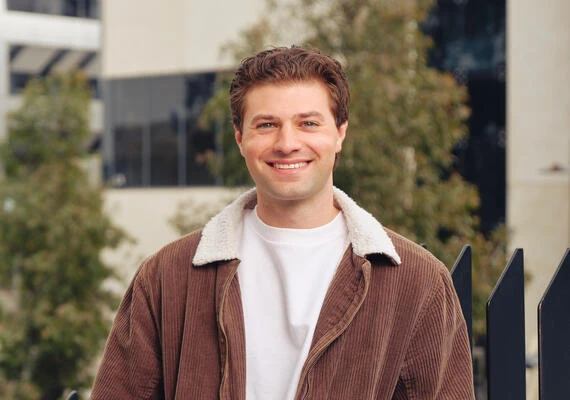 Profile image of Deakin online student Dante Selek, who is studying a Bachelor of Biomedical Science.