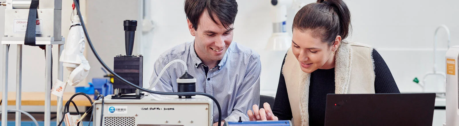 Two Deakin bachelor of engineering industry honours students work in campus lab together.