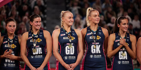 Melbourne Vixens stand with linked arms at their grand final