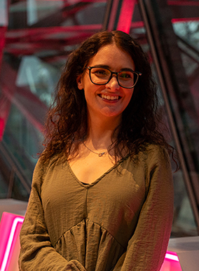 A Deakin virtual reality student smiles to camera at an event at the Melbourne Burwood Cacmpus.