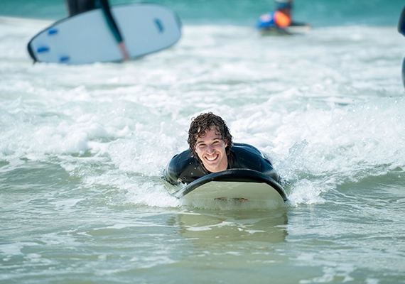 A Summer Studies Program student from Study Abroad surfing in Australia.