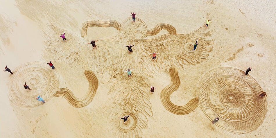 https://www.deakin.edu.au/__data/assets/image/0017/2903120/45018_centre-for-regenerating-futures-video-thumbnail-1920x1080.jpg