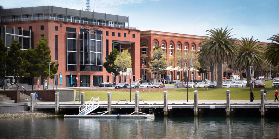 https://www.deakin.edu.au/__data/assets/image/0018/2912040/6689_DEA_WF_101012_BusLaw_1101.jpg