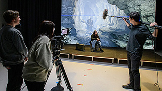 38922_320x180_film_students_set Deakin students using the world-leading virtual film production studio