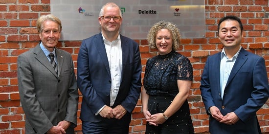 Deakin and ACS sign MoU agreement, boosting collaboration between bodies