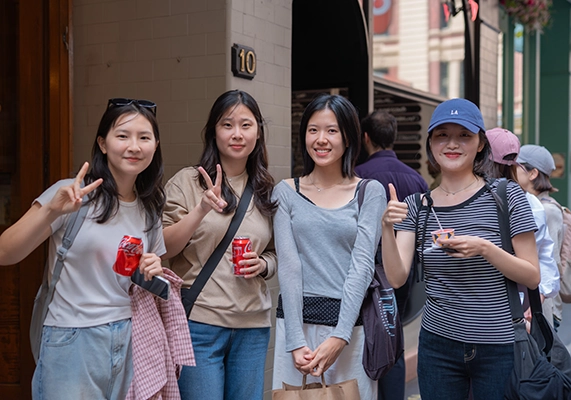 A group of study abroad students in Melbourne enjoying ice cream.
