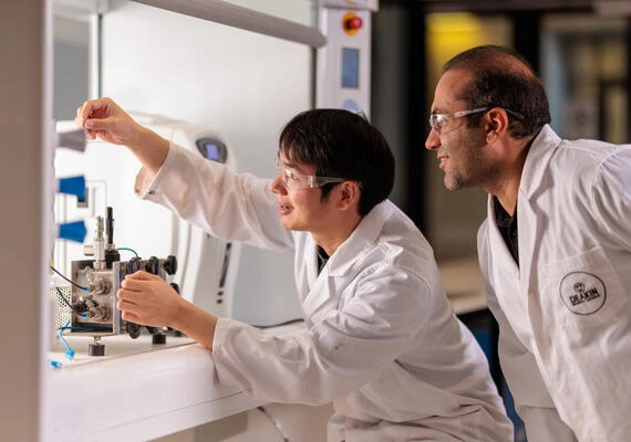 Dr Reza Parvizi and PhD student Peng Zhang from the School of Engineering working in a lab.