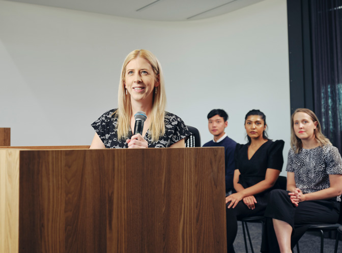 https://www.deakin.edu.au/__data/assets/image/0020/2455310/37231_bachelor-of-psychological-science-honours_hero.jpg