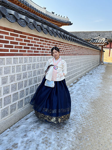 Dilia in traditional South Korean dress