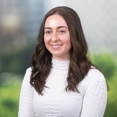 Julia, Bachelor of Laws/Bachelor of Commerce graduate