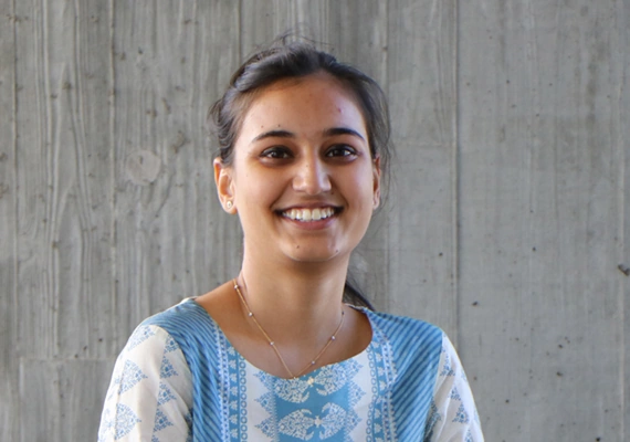 Deakin international psychology student samridhi smiling at camera.
