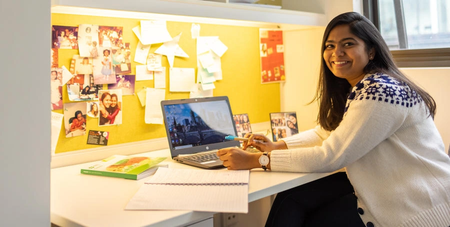 Student studying at Melbourne Burwood Campus.
