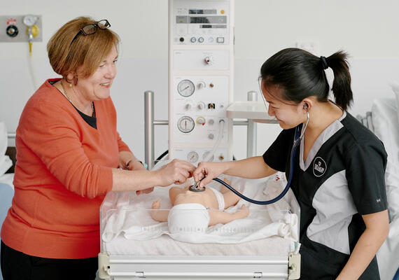 Deakin nursing students in simulation lab.