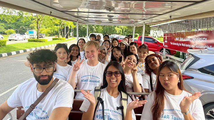 Annabel with her exchange group in Thailand