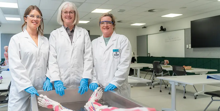 Medical Science Lecturer Di Hughes with two Rural Medicine Students standing next to Syn-D the synthetic cadaver.