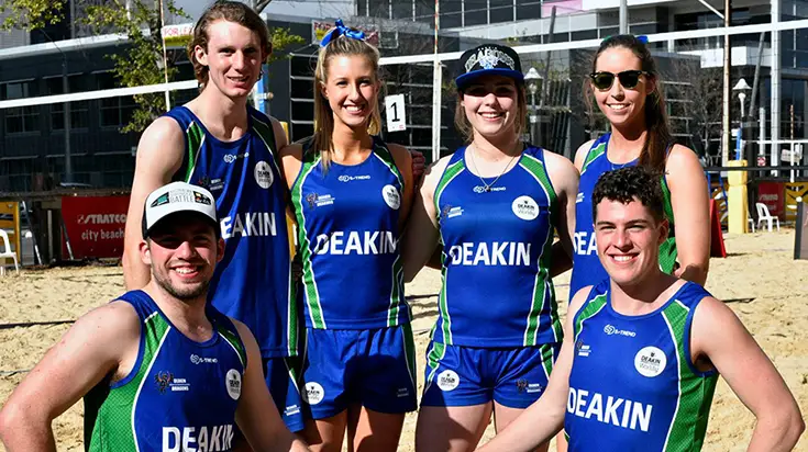Deakin Dragons beach volleyball team.