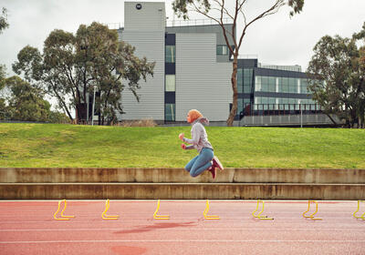 34225_400x280_Waurn_Ponds_Athlete_Facilities Athlete running on Waurn Ponds athletics track