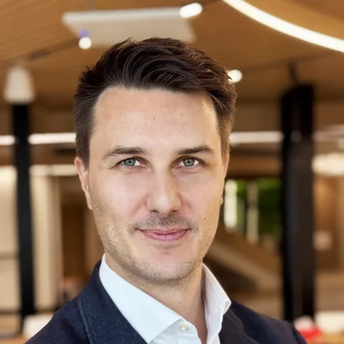 Headshot of Deakin graduate Michael Filius