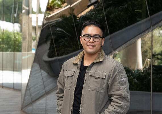 Headshot of Robin Oyales who studied a Bachelor of Creative Arts (Drama).