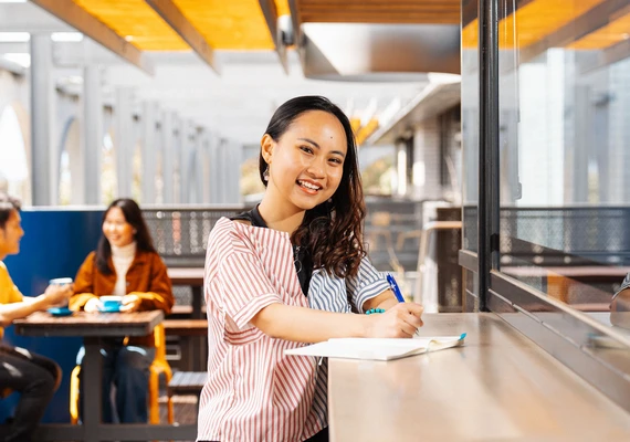 A Deakin international student smiles at the camera
