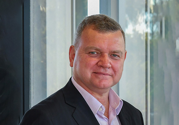 Headshot of Tobie de Villiers of Deakin partner United Energy.