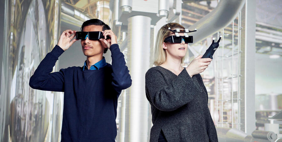 Students using VR glasses