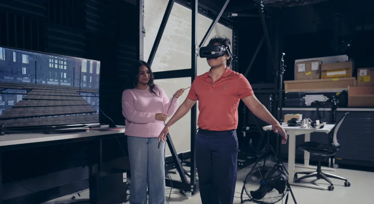 Engineering and IT students working on Virtual Reality environments.