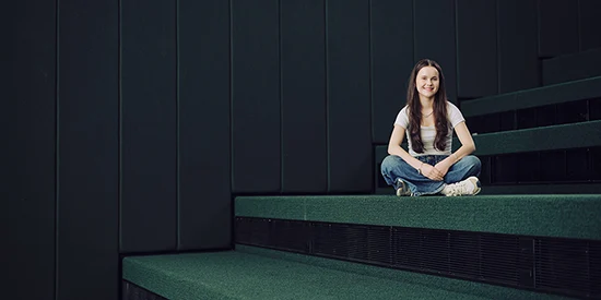Deakin Accelerate Program student sits in a lecture theatre at the Melbourne Burwood campus.