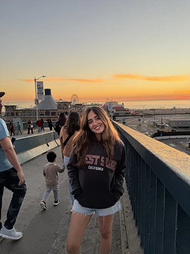 Tia portrait 2 Tia at sunset in front of the Santa Monica pier