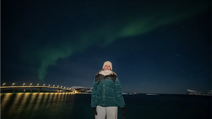 Yarden in front of the Northern Lights in Norway