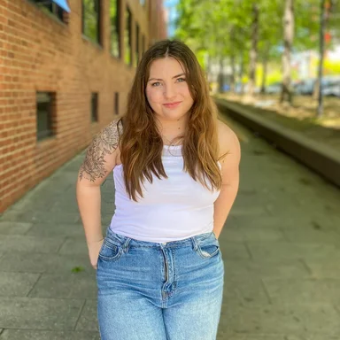 Sarah, Bachelor of Health Sciences student profile image.
