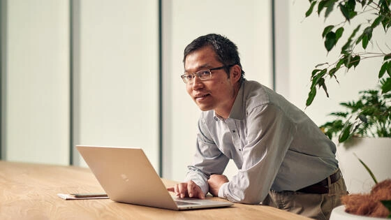 A Deakin postgraduate cyber security student works on a computer,