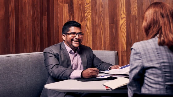 Two Deakin postgraduate financial planning students talk.